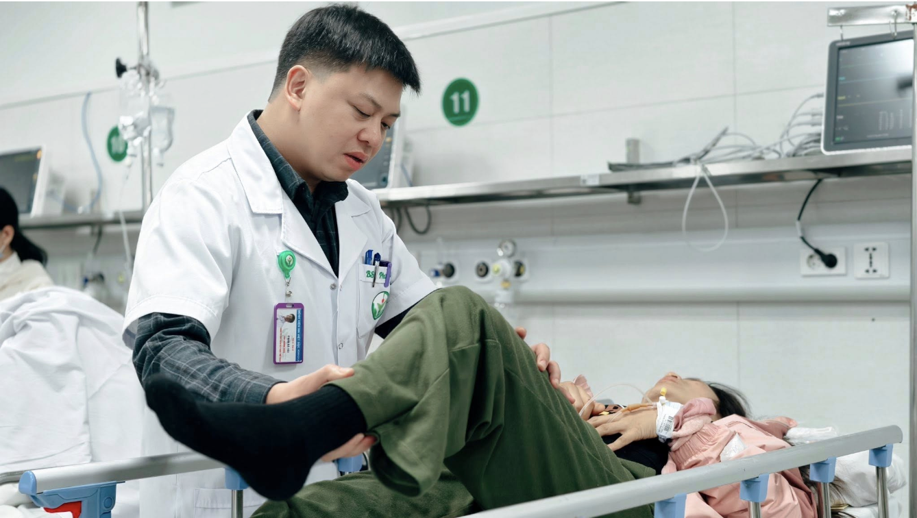 Bác sĩ Bạch Mai, Việt Đức căng mình cứu chữa các nạn nhân vụ tai nạn nghiêm trọng ở Lào Cai